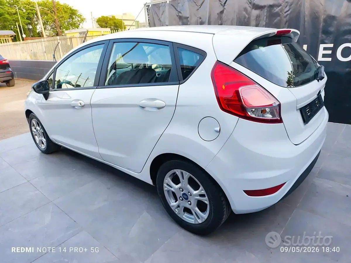 Usado Ford Fiesta 75 CV (55 kW) 2014 Blanco Utilitario