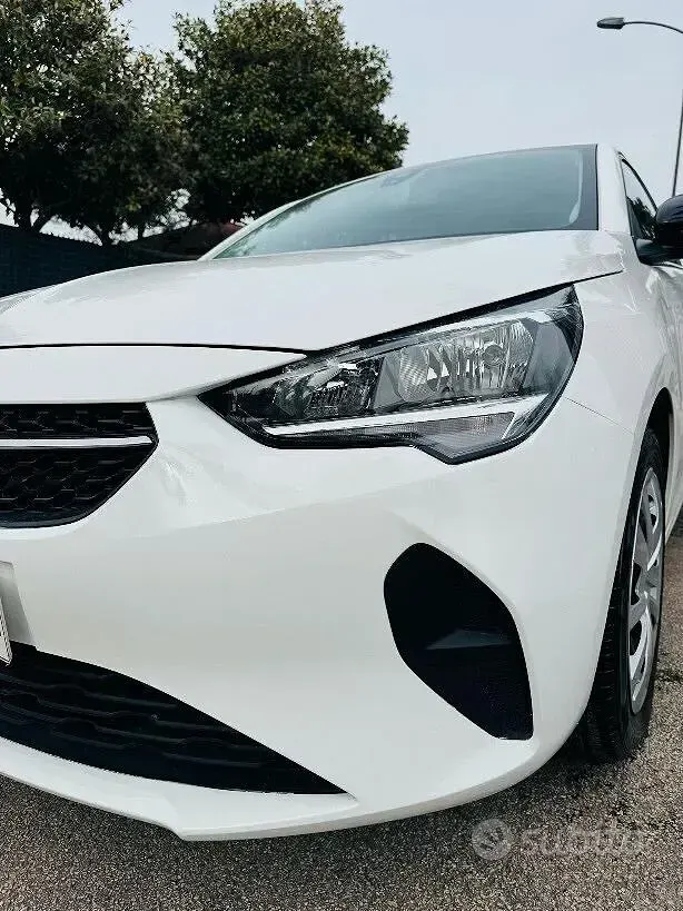 Usata Opel Corsa Elegance 102 CV (75 kW) 2022 Bianco Utilitaria