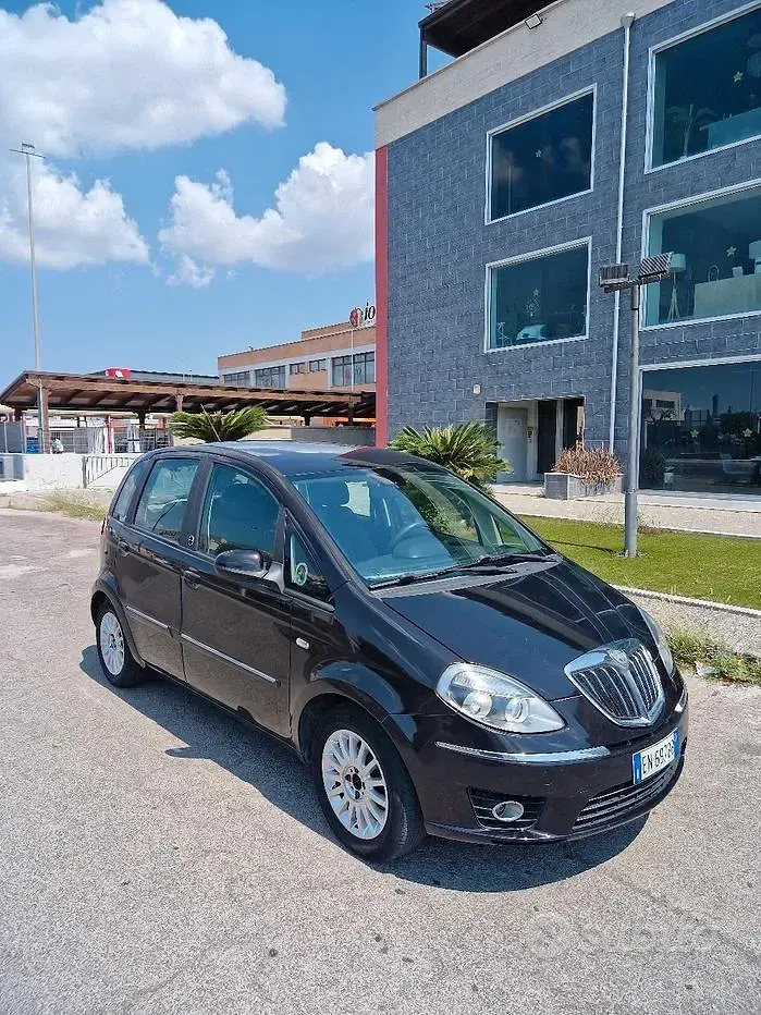 Usata Lancia Musa 77 CV (56 kW) 2012 Viola Monovolume