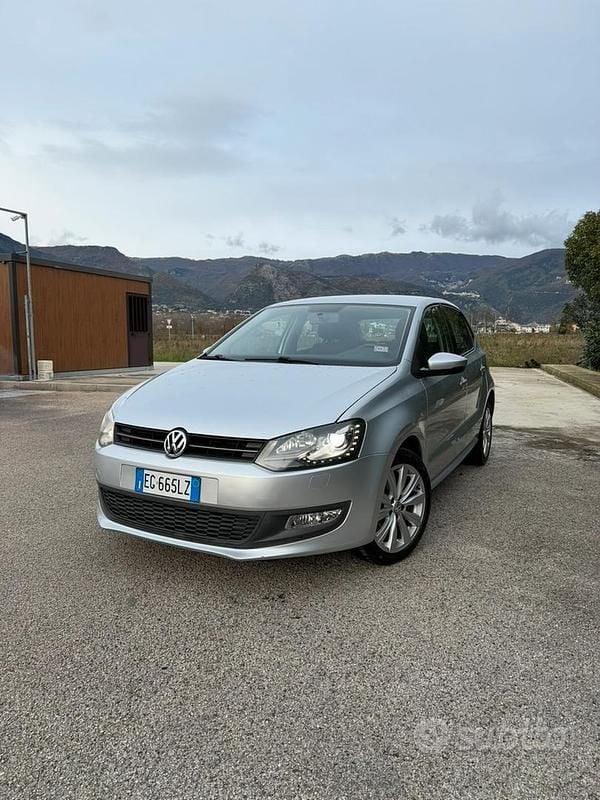 Grigio Usata 2011 VW Polo Due volumi | 5299 € (Ottimo prezzo) - Immagine 1/4