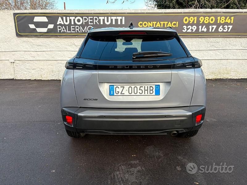 Usata Peugeot 2008 Allure 102 CV (75 kW) 2025 Grigio SUV