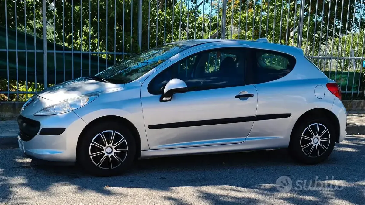 Usata Peugeot 207 88 CV (64 kW) 2007 Grigio Utilitaria