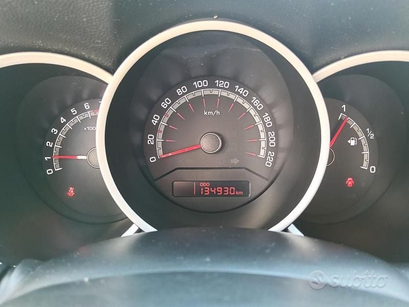Usata Kia Venga 90 CV (66 kW) 2012 Bianco Utilitaria