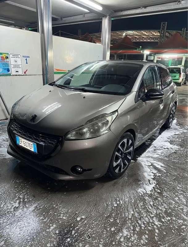 Usata Peugeot 208 Allure 95 CV (69 kW) 2013 Utilitaria