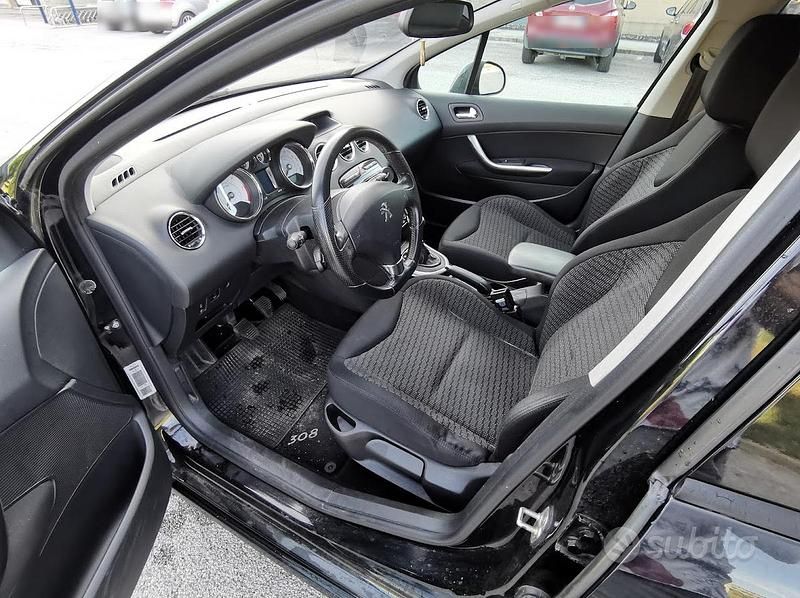 Begagnad Peugeot 308 Allure 111 HK (81 kW) 2012 Svart Sedan