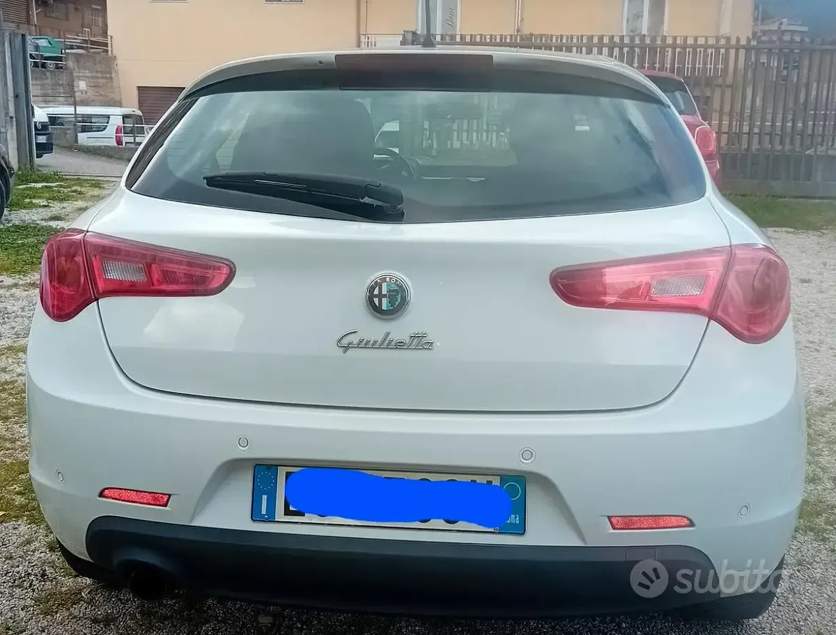 Usata Alfa Romeo Giulietta Distinctive 105 CV (77 kW) 2011 Bianco Utilitaria