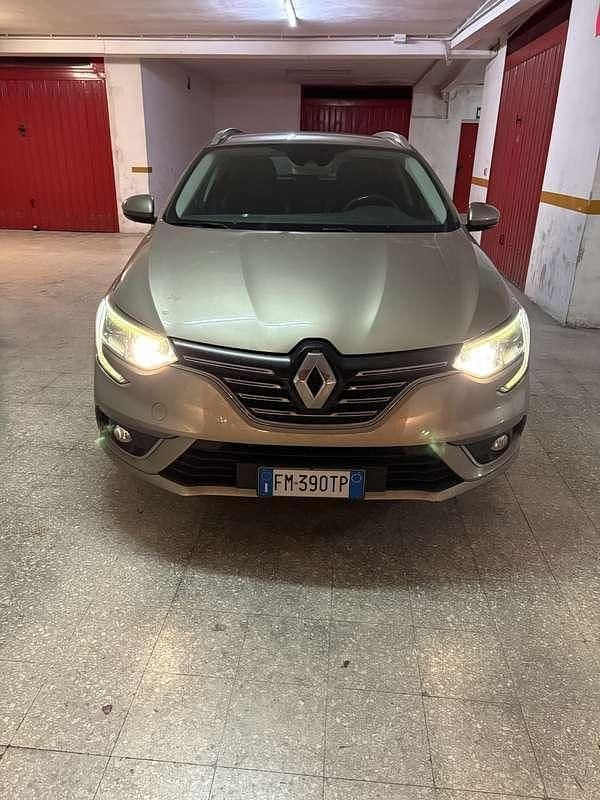 Usata Renault Mégane IV 110 CV (80 kW) 2017 Bronzo Station wagon