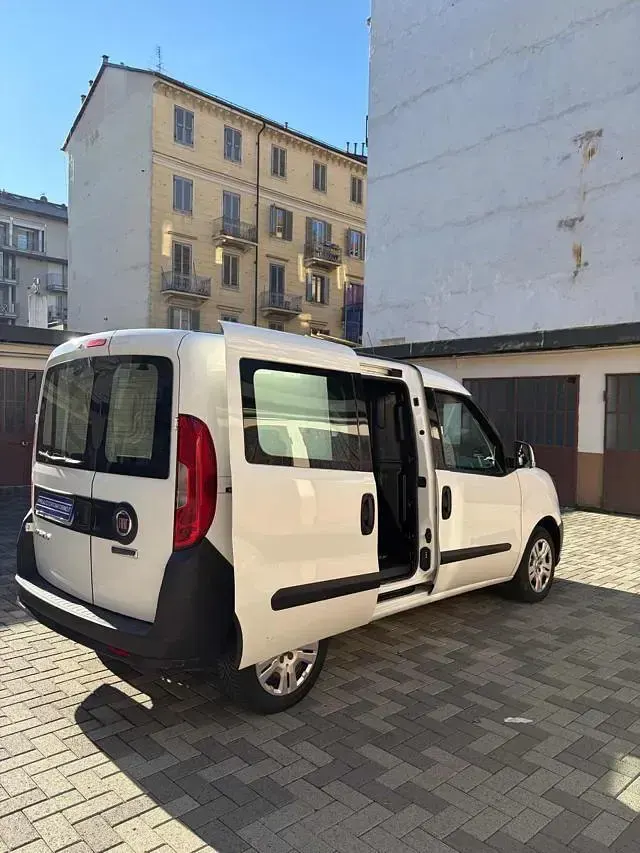 Usata Fiat Doblò 105 CV (77 kW) 2019 Bianco pastello Monovolume