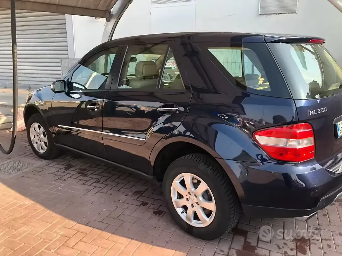 Usata Mercedes ML350 272 CV (200 kW) 2006 Nero SUV
