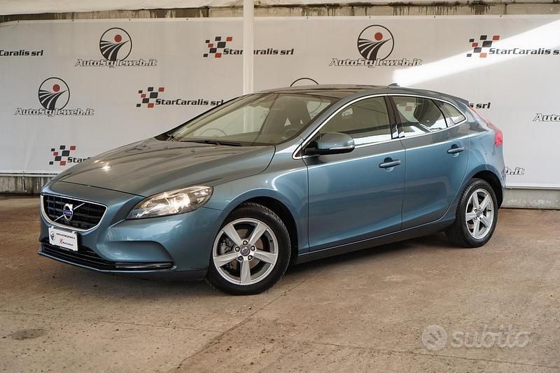 Usata Volvo V40 Kinetic 115 CV (84 kW) 2014 Blu Berlina