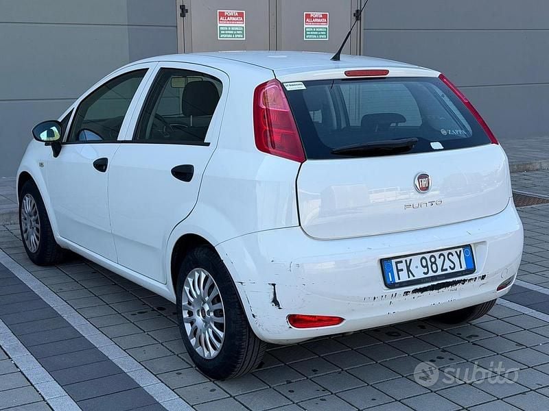 Usata Fiat Punto 95 CV (69 kW) 2017 Utilitaria