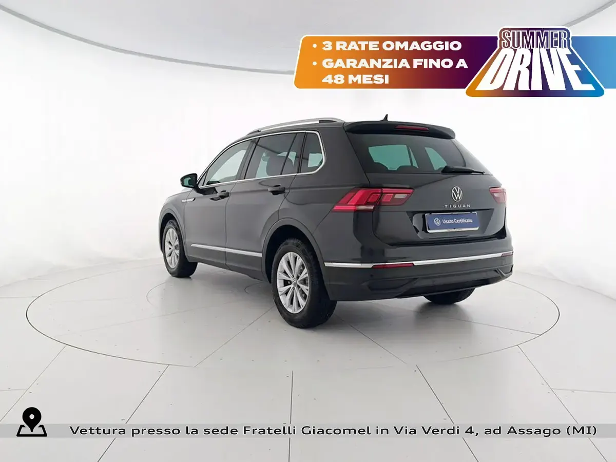 Usata VW Tiguan Life 131 CV (96 kW) 2023 Urano grey SUV