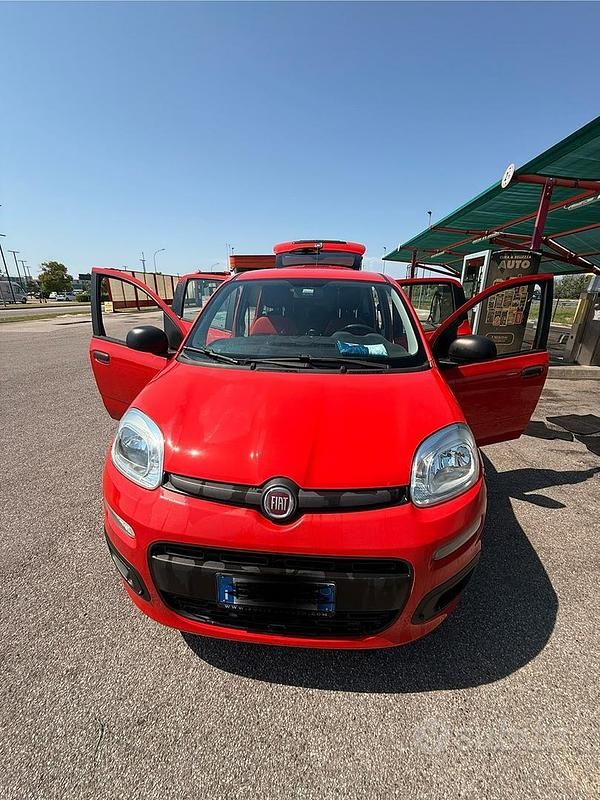 Usata Fiat Panda Easy 69 CV (50 kW) 2018 Rosso Utilitaria