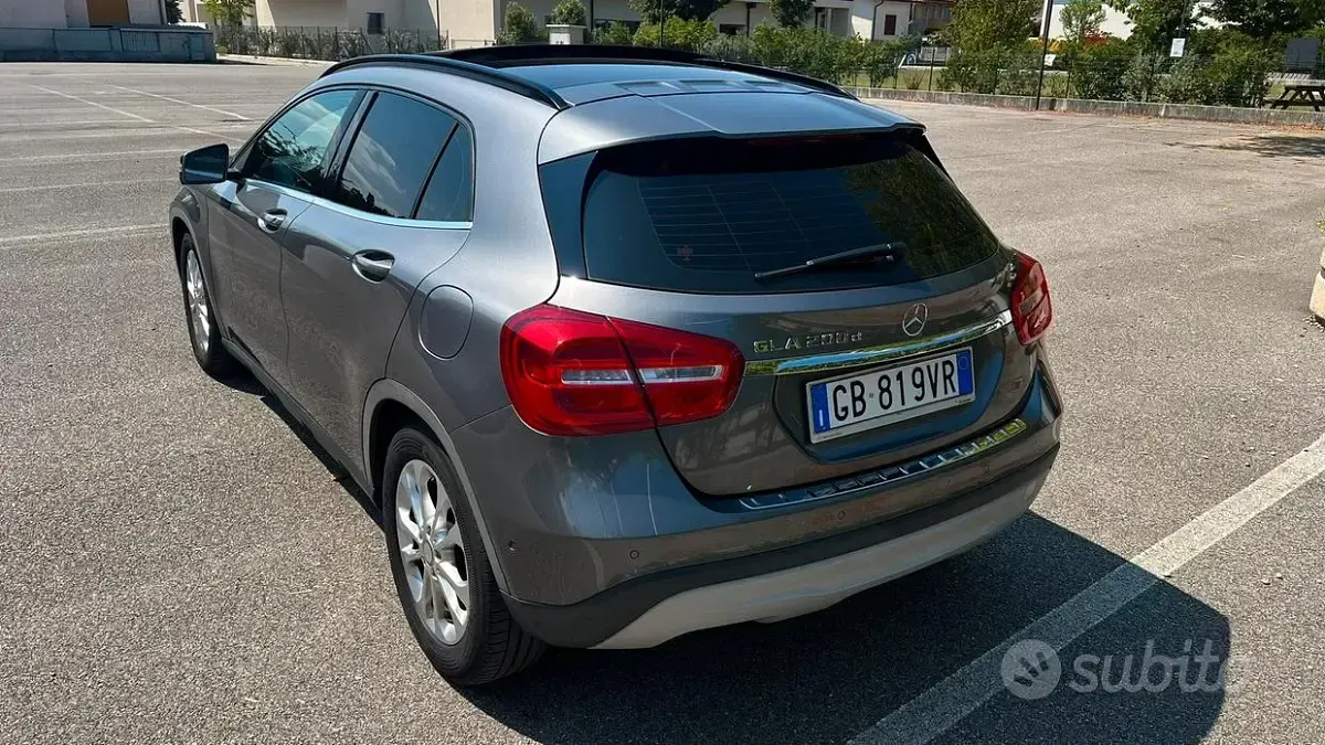 Usata Mercedes GLA200 Premium 136 CV (100 kW) 2016 Grigio SUV
