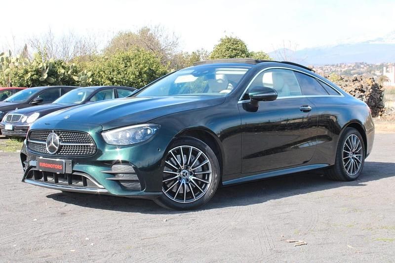 Usata Mercedes E300 265 CV (194 kW) 2021 Verde Coupé