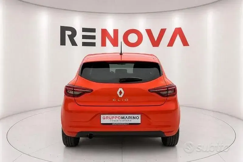 Usata Renault Clio V Equilibre 101 CV (74 kW) 2023 Arancione Berlina