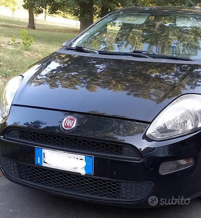 Nero Usata 2015 Fiat Punto Tre volumi | 2700 € - Immagine 1/4