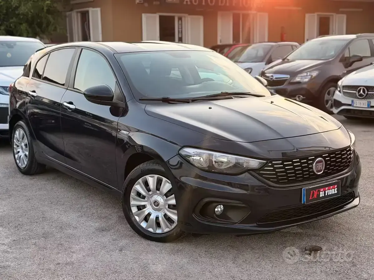Usata Fiat Tipo Lounge 120 CV (88 kW) 2018 Blu Berlina