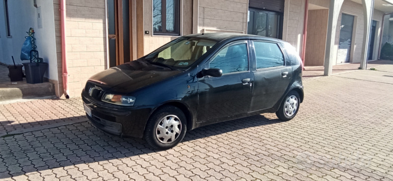 Usato 2001 Fiat Punto Benzin (1.400 €)