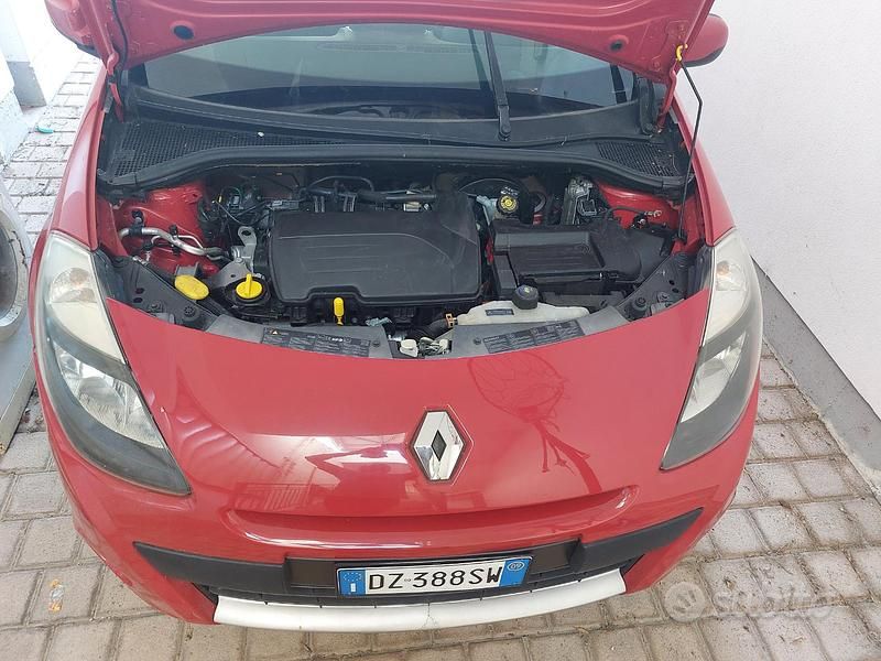 Usata Renault Clio II 58 CV (42 kW) 2011 Rosso Utilitaria