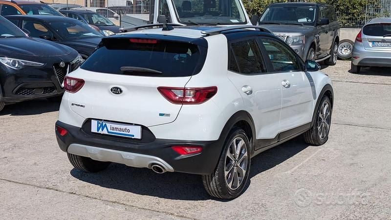 Second-hand Kia Stonic Urban 100 CP (73 kW) 2019 Alb SUV