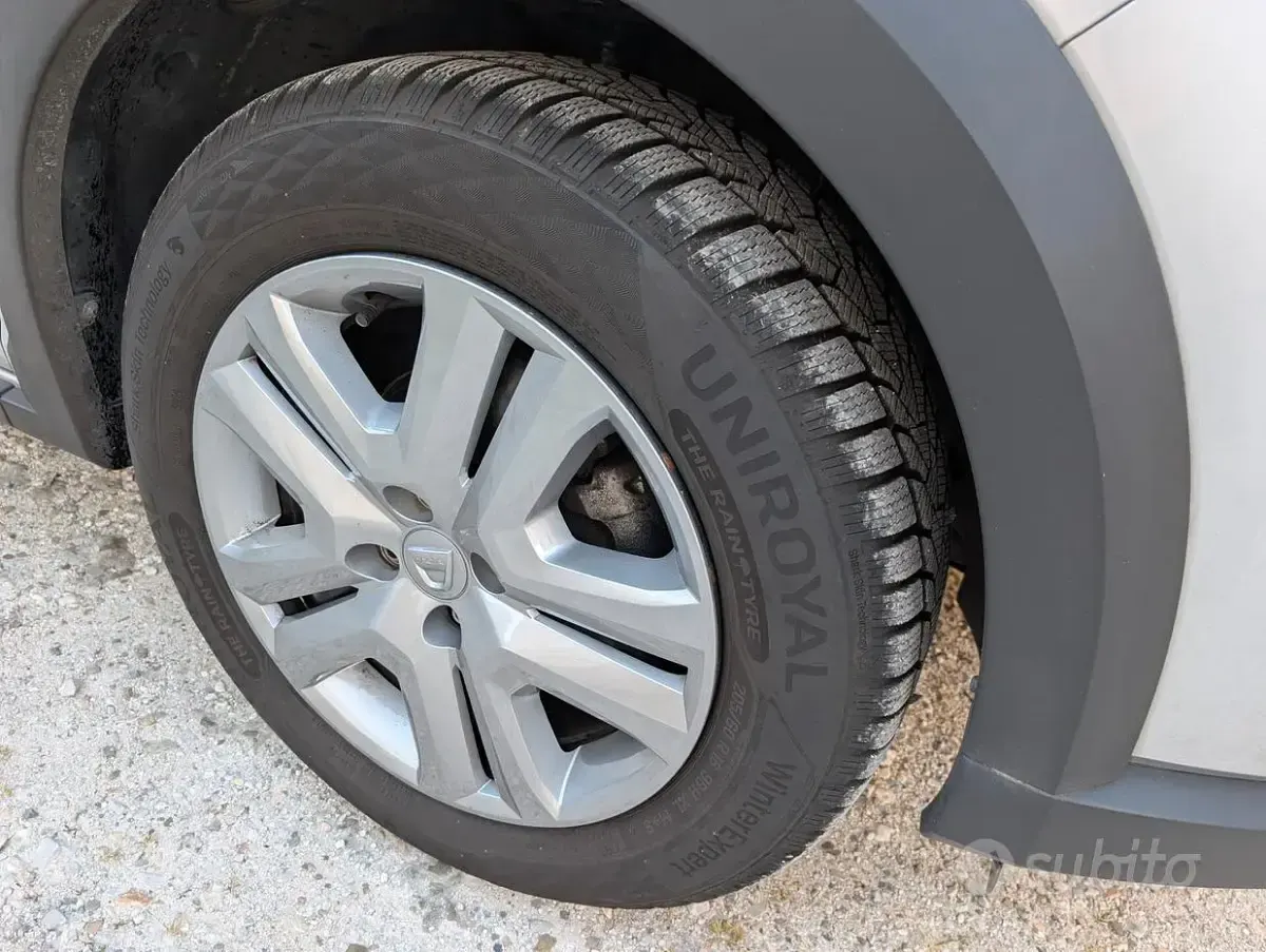 Usata Dacia Jogger Comfort 101 CV (74 kW) 2022 Grigio Monovolume