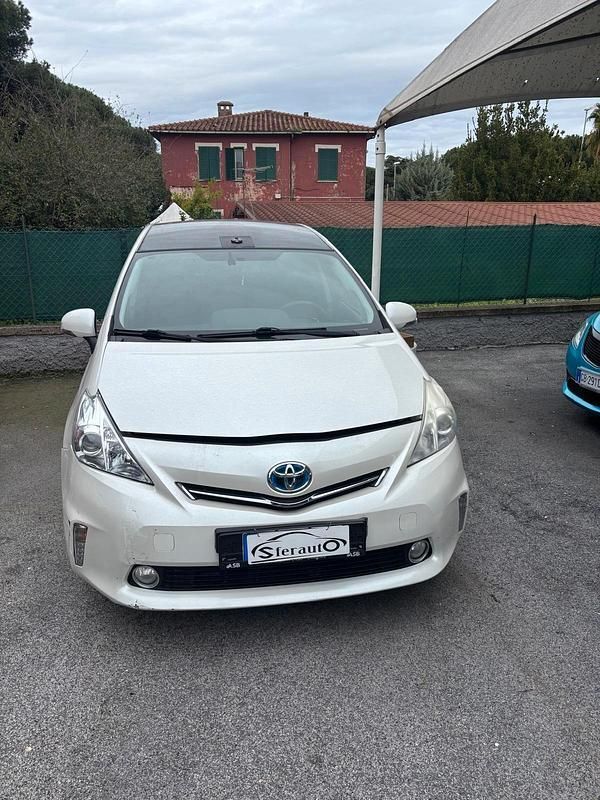 Usata Toyota Prius+ Lounge 99 CV (72 kW) 2013 Bianco Monovolume