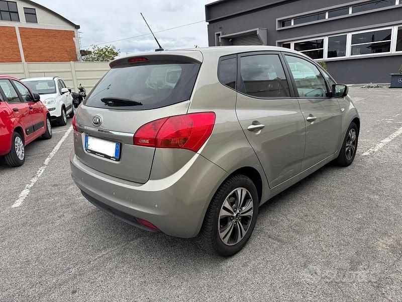 Usata Kia Venga 90 CV (66 kW) 2016 Grigio Utilitaria