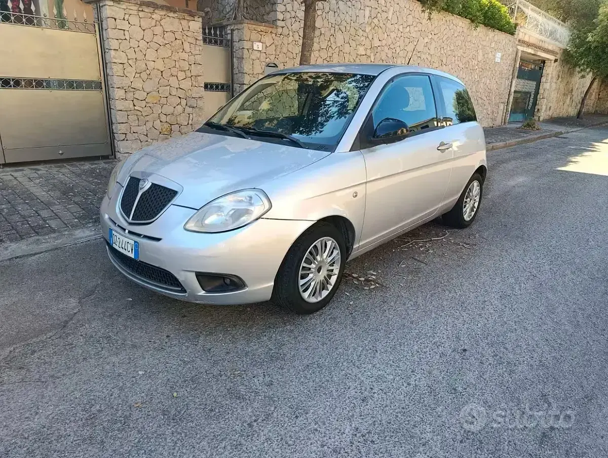 Usata Lancia Ypsilon 75 CV (55 kW) 2009 Grigio Utilitaria