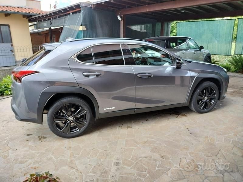Usata Lexus UX 250h 184 CV (135 kW) 2021 Grigio SUV