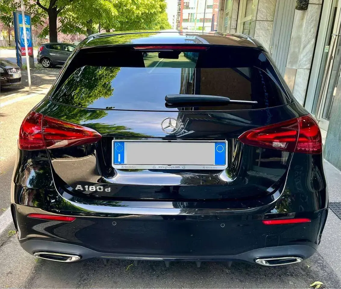Usata Mercedes A180 AMG Line Premium 116 CV (85 kW) 2024 Nero Berlina