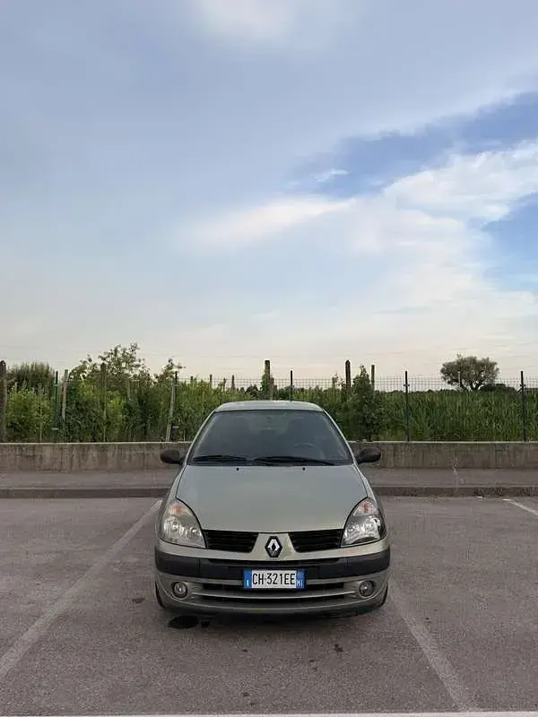Usata Renault Clio II 54 CV (39 kW) 2003 Berlina