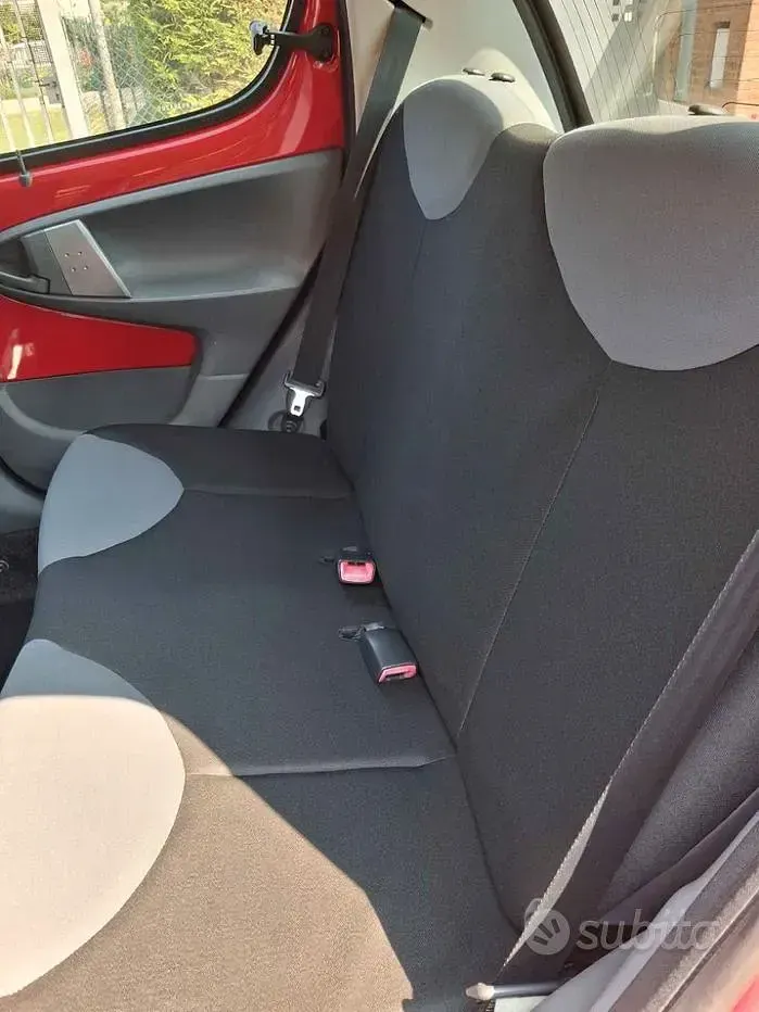 Usado Citroën C1 68 CV (50 kW) 2009 Rojo Utilitario