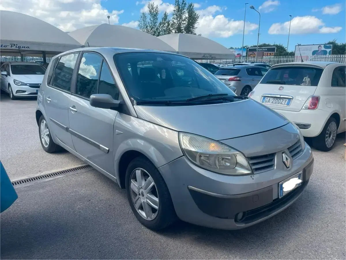 Usata Renault Scenic E-Tech Dynamique 111 CV (81 kW) 2004 Grigio Monovolume