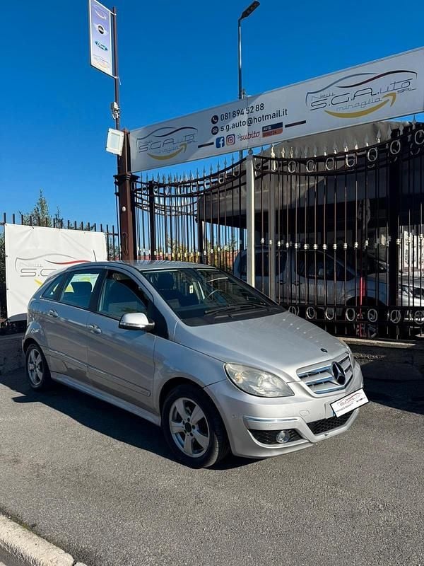 Usata Mercedes B200 Chrome 140 CV (102 kW) 2010 Argento Monovolume
