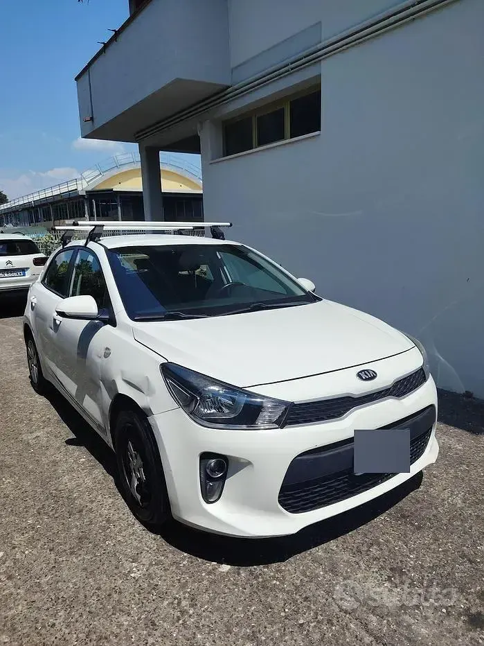 Usata Kia Rio 84 CV (61 kW) 2017 Bianco Berlina