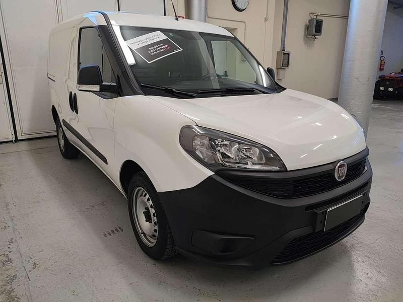 Usata Fiat Doblò 105 CV (77 kW) 2022 Bianco Monovolume