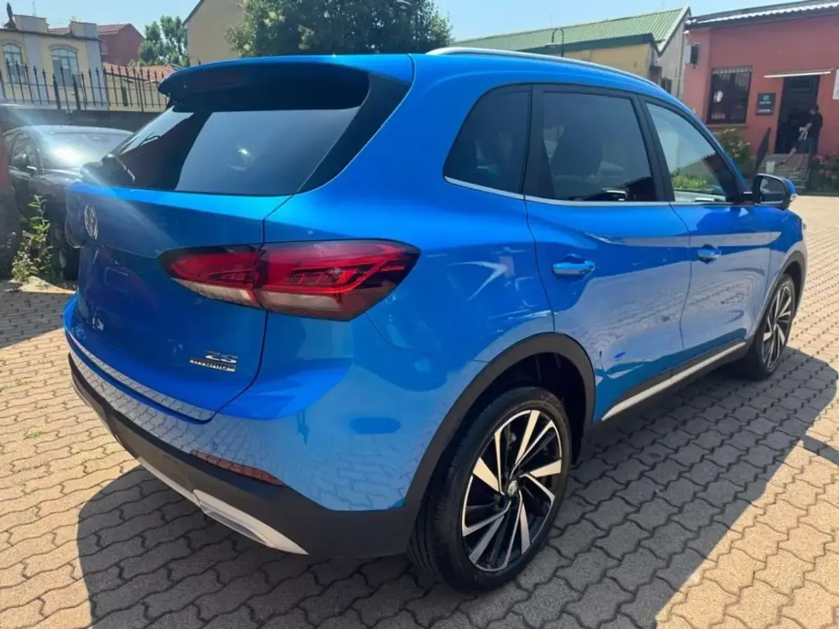 Nuova MG ZS Luxury 102 CV (75 kW) 2026 Blu SUV