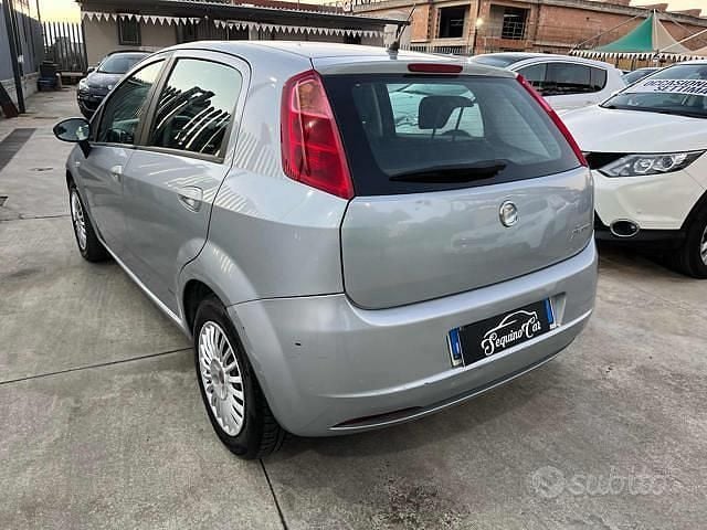 Usata Fiat Grande Punto Dynamic 65 CV (47 kW) 2008 Vari colori pastello Utilitaria