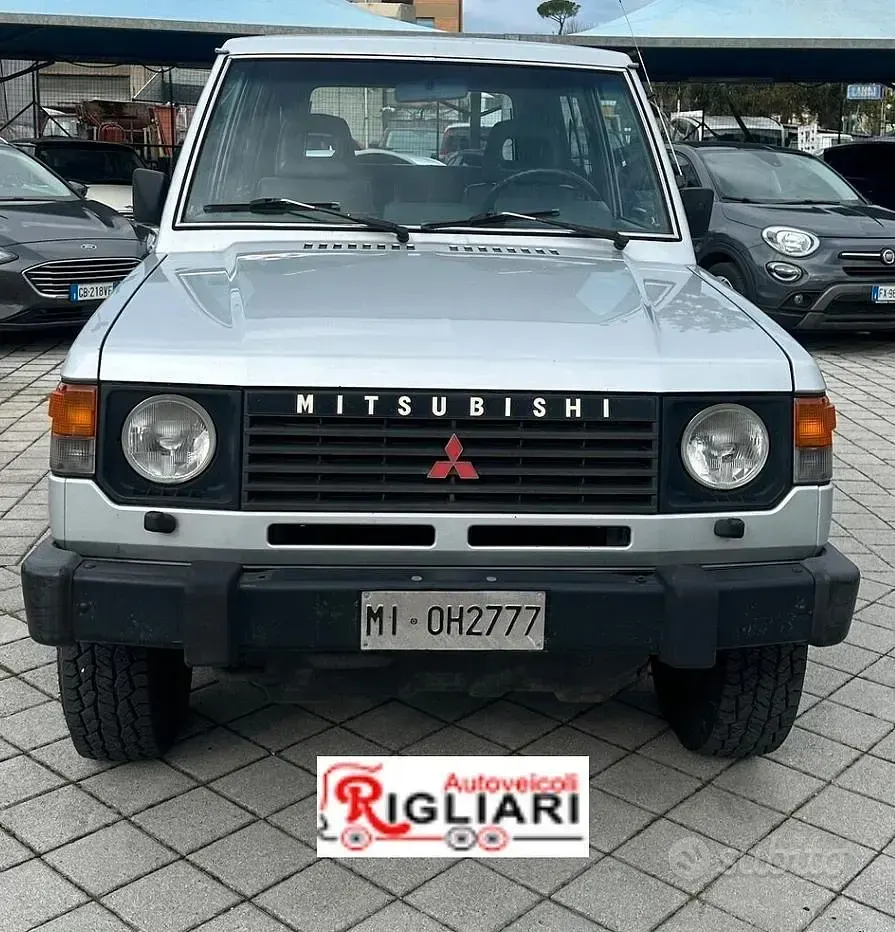 Usata Mitsubishi Pajero Top 84 CV (61 kW) 1988 Grigio SUV