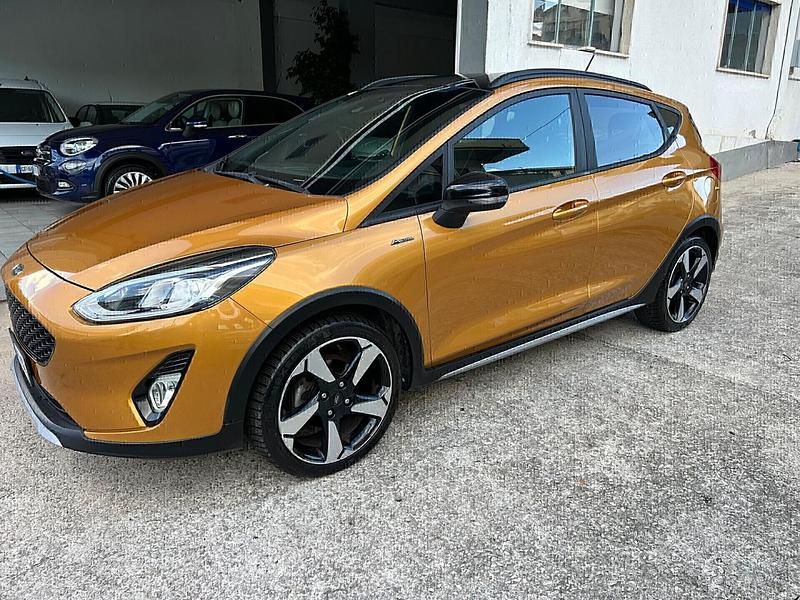 Usata Ford Fiesta Active 100 CV (73 kW) 2018 Marrone Utilitaria
