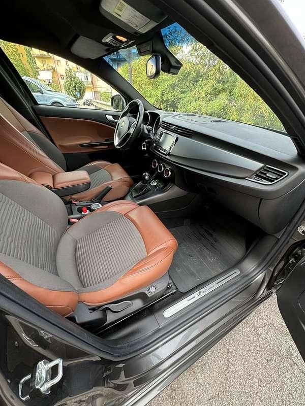 Usata Alfa Romeo Giulietta Exclusive 174 CV (127 kW) 2015 Utilitaria