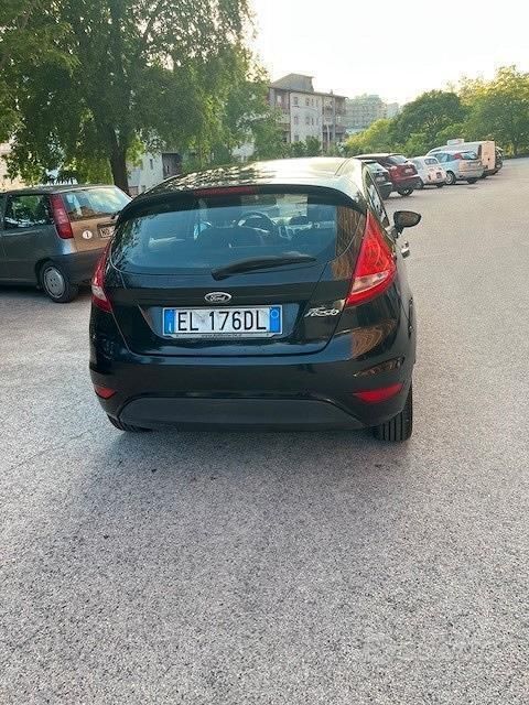 Usata Ford Fiesta 95 CV (69 kW) 2012 Nero Utilitaria