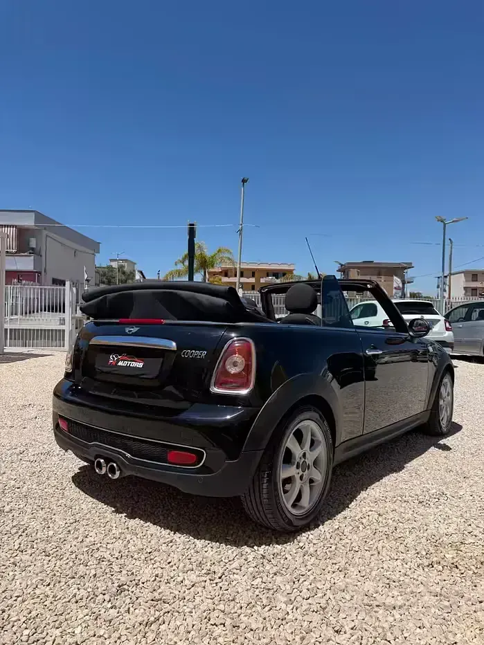 Usata Mini Cooper Cabriolet 122 CV (89 kW) 2010 Nero Cabrio