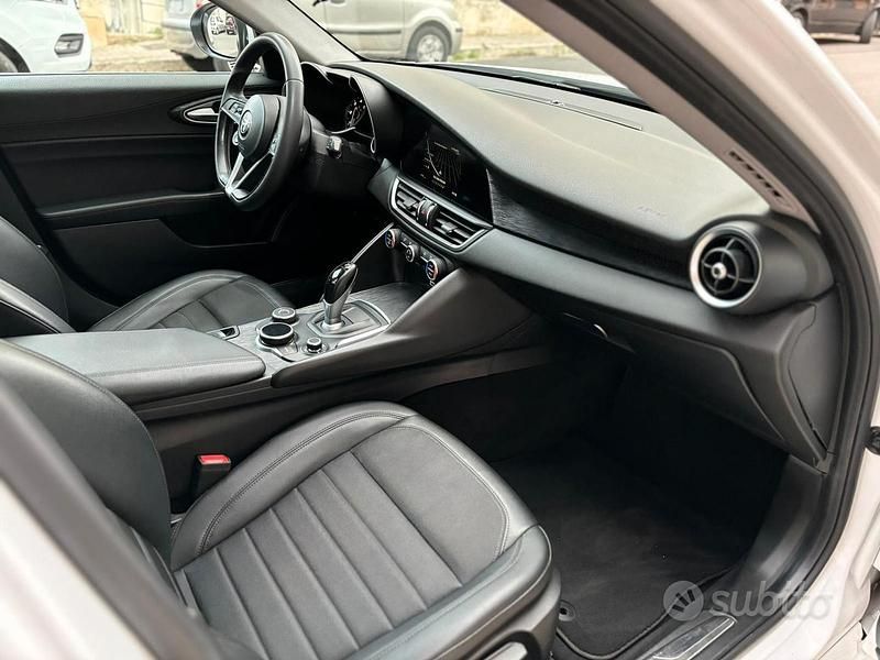 Usata Alfa Romeo Giulia Executive 160 CV (117 kW) 2019 Bianco Berlina