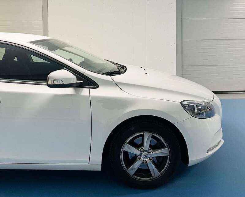 Bianco Usata 2017 Volvo V40 Momentum Station wagon | 11.500 € (Super prezzo) - Immagine 1/4