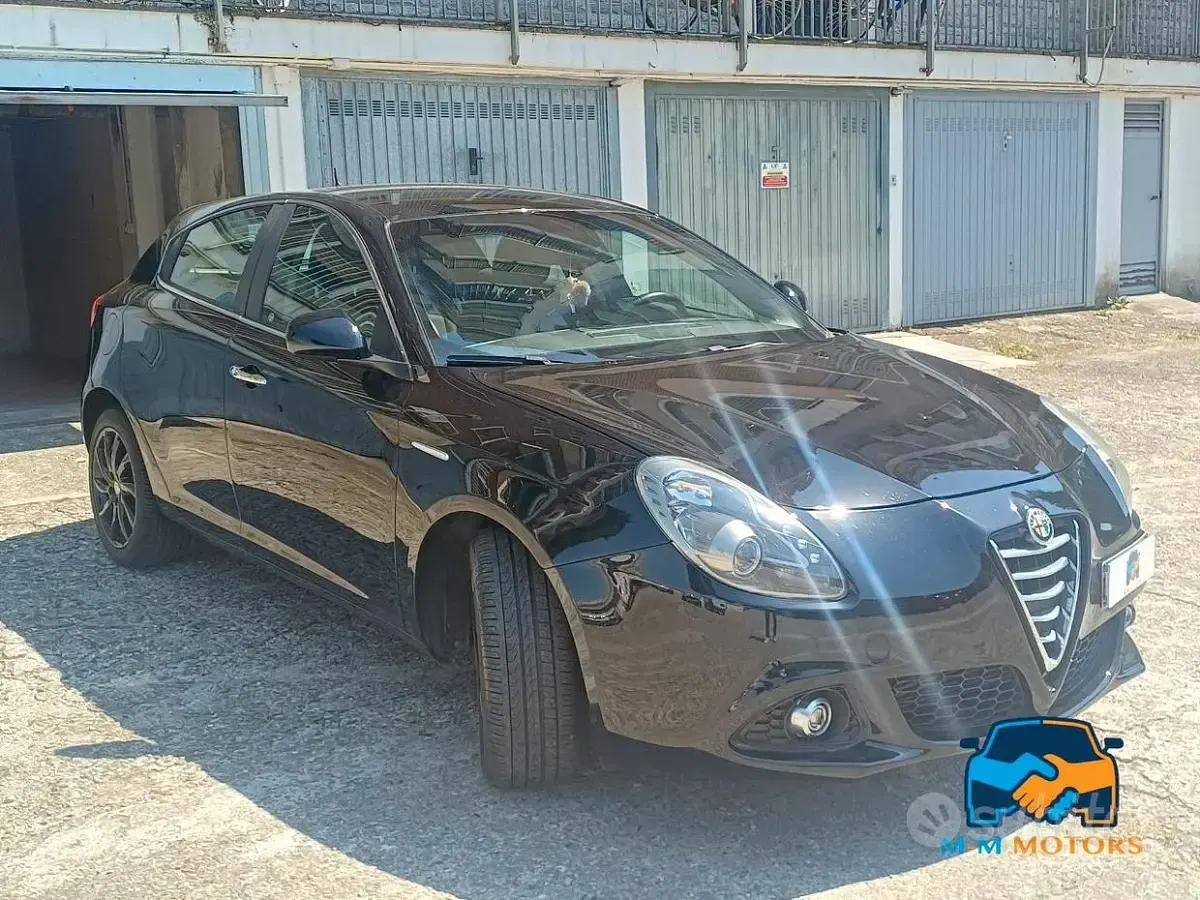 Usata Alfa Romeo Giulietta Distinctive 120 CV (88 kW) 2016 Nero Utilitaria