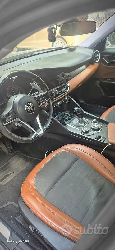 Begagnad Alfa Romeo Giulia 180 HK (132 kW) 2018 Grå Sedan