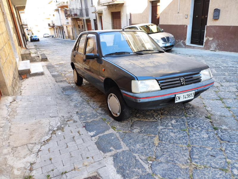 Usato 1992 Peugeot 205 1.0 Benzin 44 CV (4.000 €)