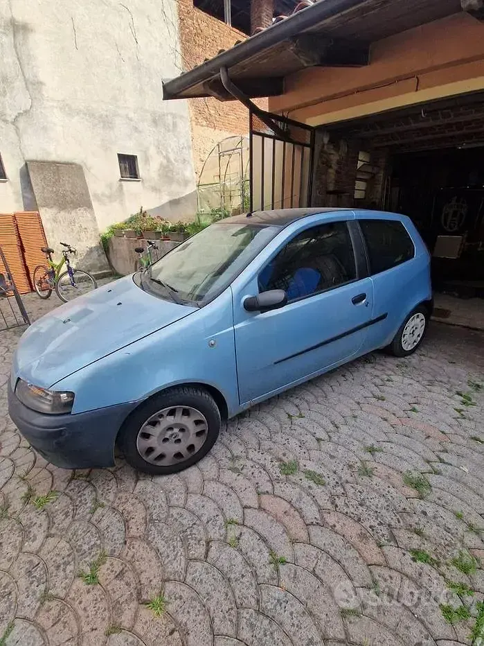 Usata Fiat Punto 60 CV (44 kW) 1999 Bluazzurro Berlina